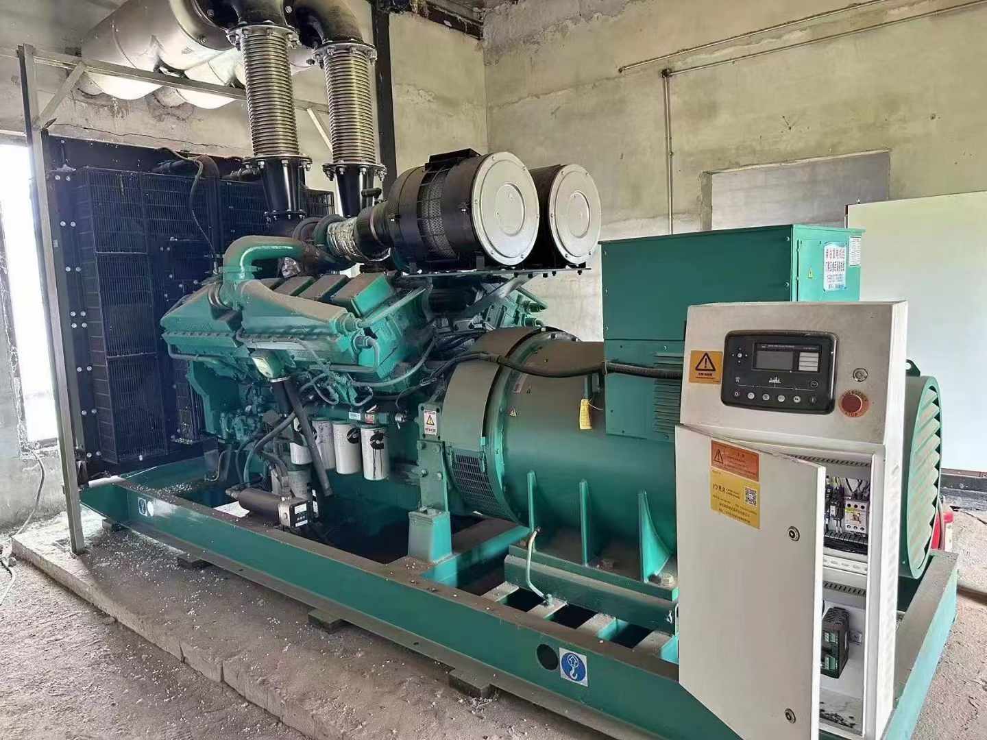 德格无功补偿装置的性能评估需要考虑哪些因素？