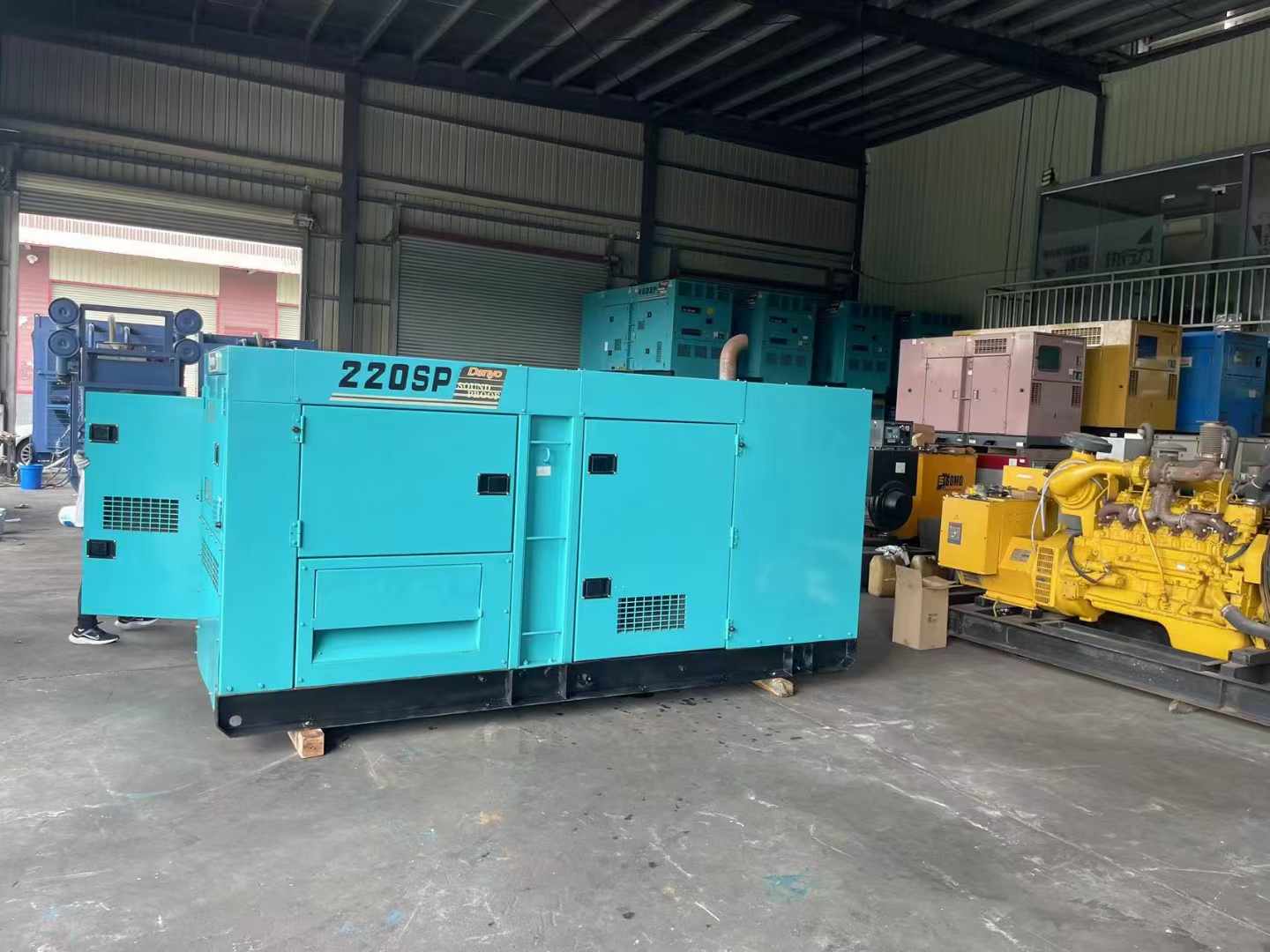 德格柴油发电机组长期不间断运行时，如何监控其温度和压力？