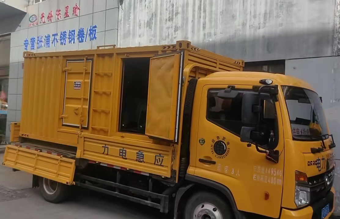 德格柴油发电机组负载测试时应如何监控机组的运行状态？