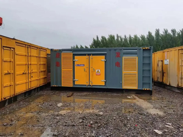 德格柴油发电机如何判断干式空气滤清器是否需要更换？